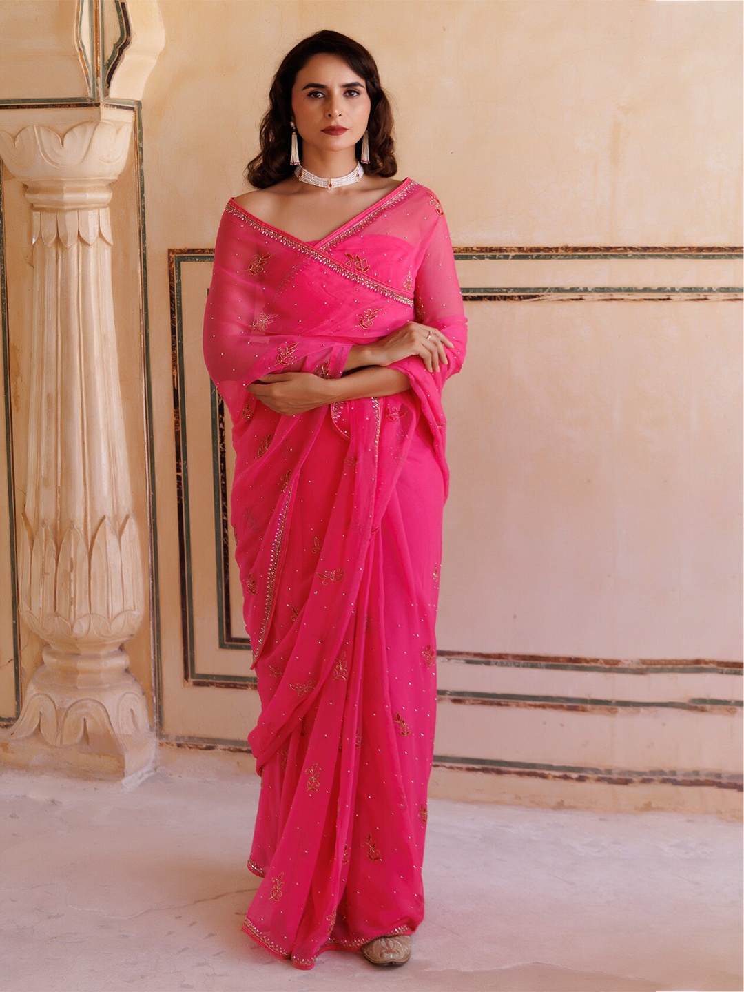 

Geroo Jaipur Pink Handcrafted Arri Work Chiffon Saree