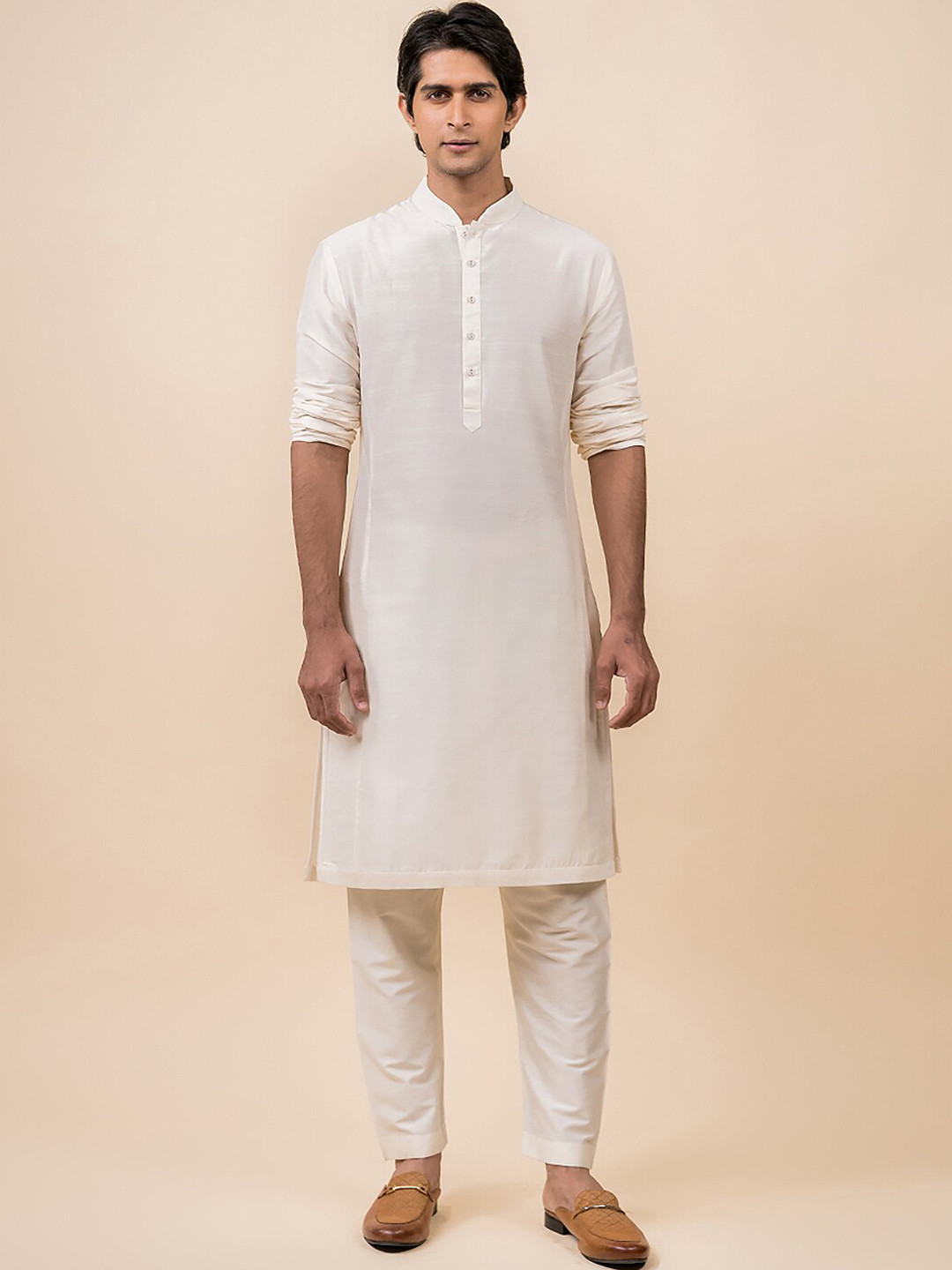 

Tasva Men Off White Solid Straight Kurta
