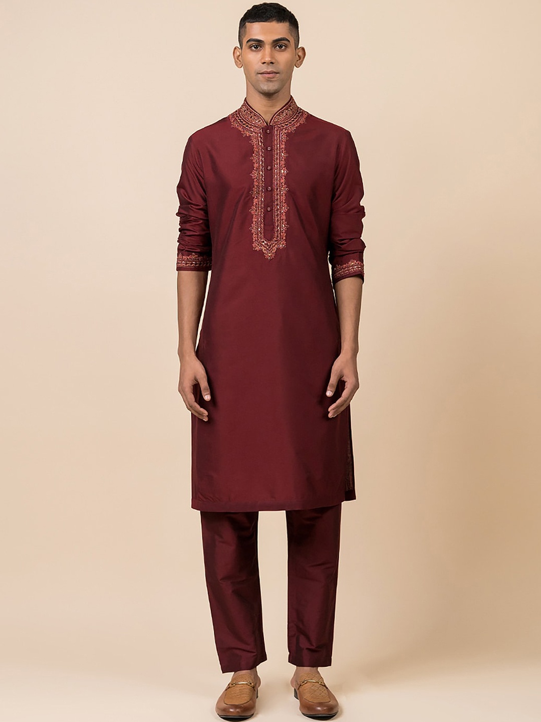 

Tasva Men Maroon Floral Embroidered Thread Work Kurta with Trousers