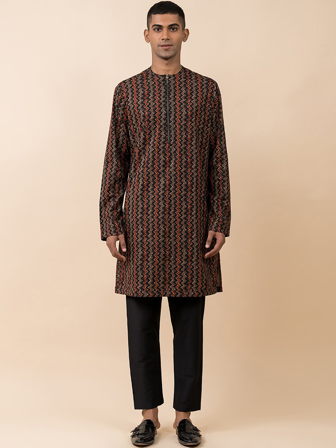 

Tasva Men Black Printed Pure Cotton Kurta with Trousers
