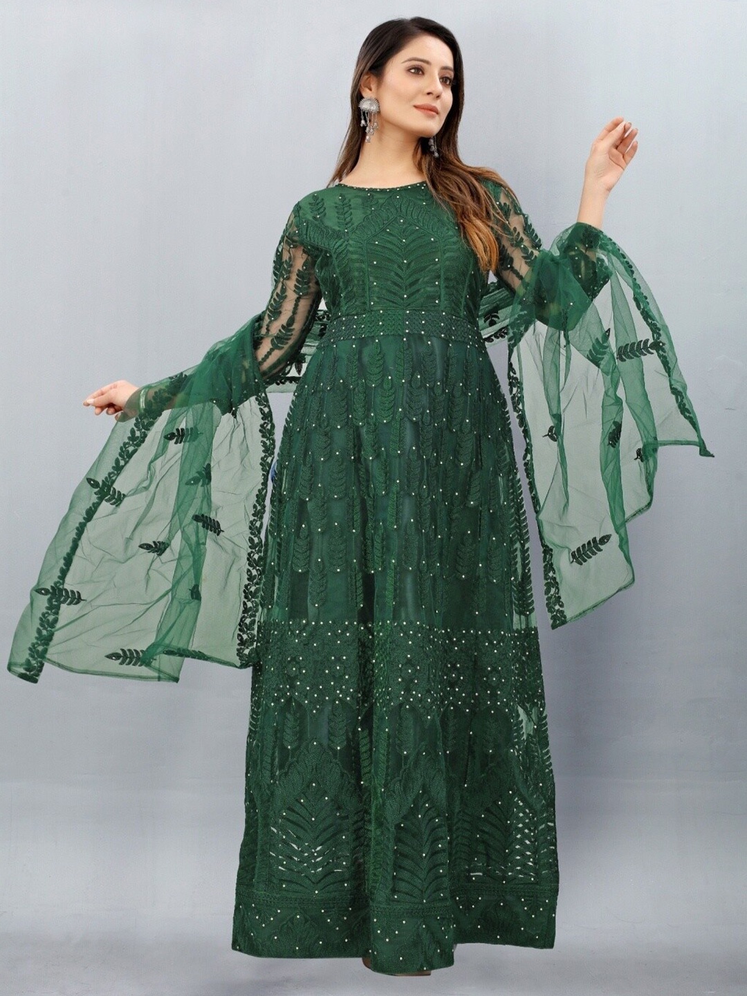 

APNISHA Women Green Floral Embroidered Net Semi-Stitched Gown With Dupatta