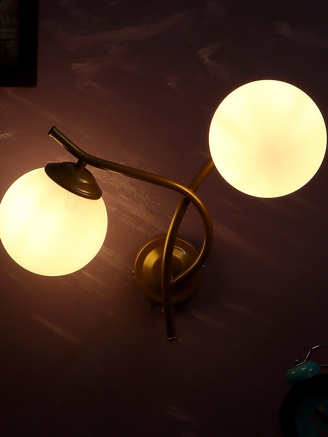 

MFD HOME FURNISHING Gold-Colored & White Solid Wall Lamps