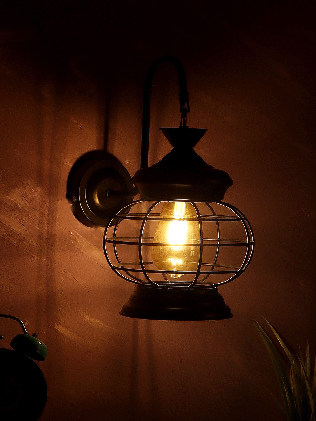 

MFD HOME FURNISHING Black Solid Wall Lamp