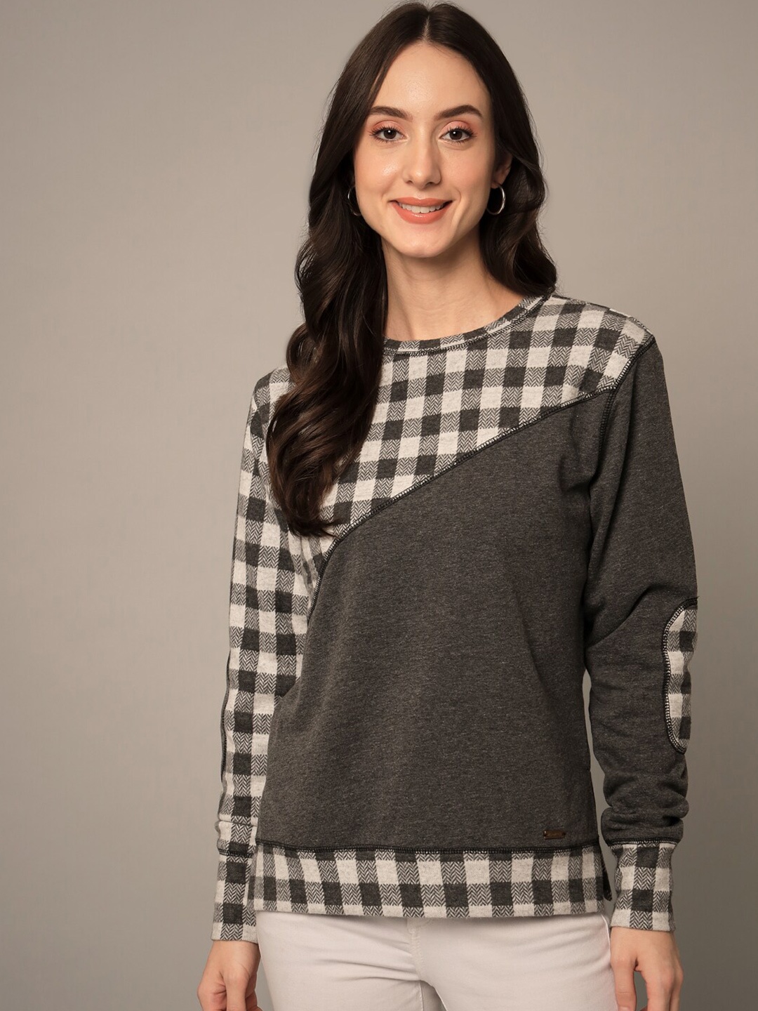 

Yaadleen Women Grey Checked Sweatshirt