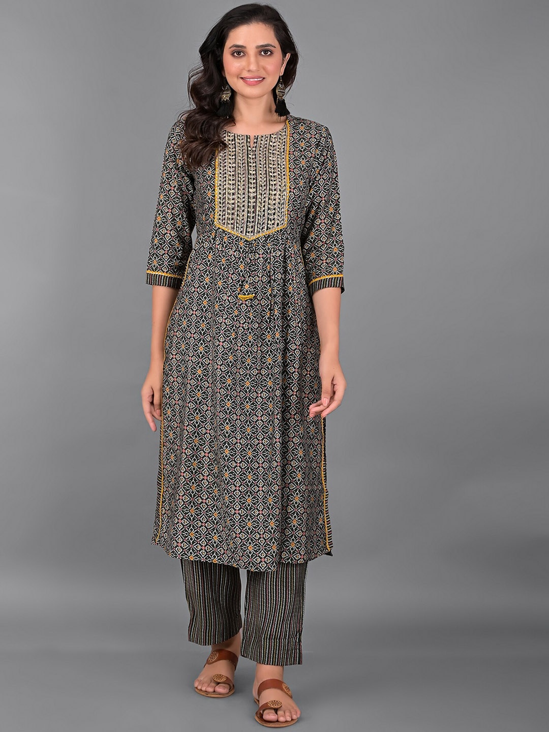 

EtnicaWear Women Green Ethnic Motifs Printed Pure Cotton Kurta with Trousers & With Dupatta