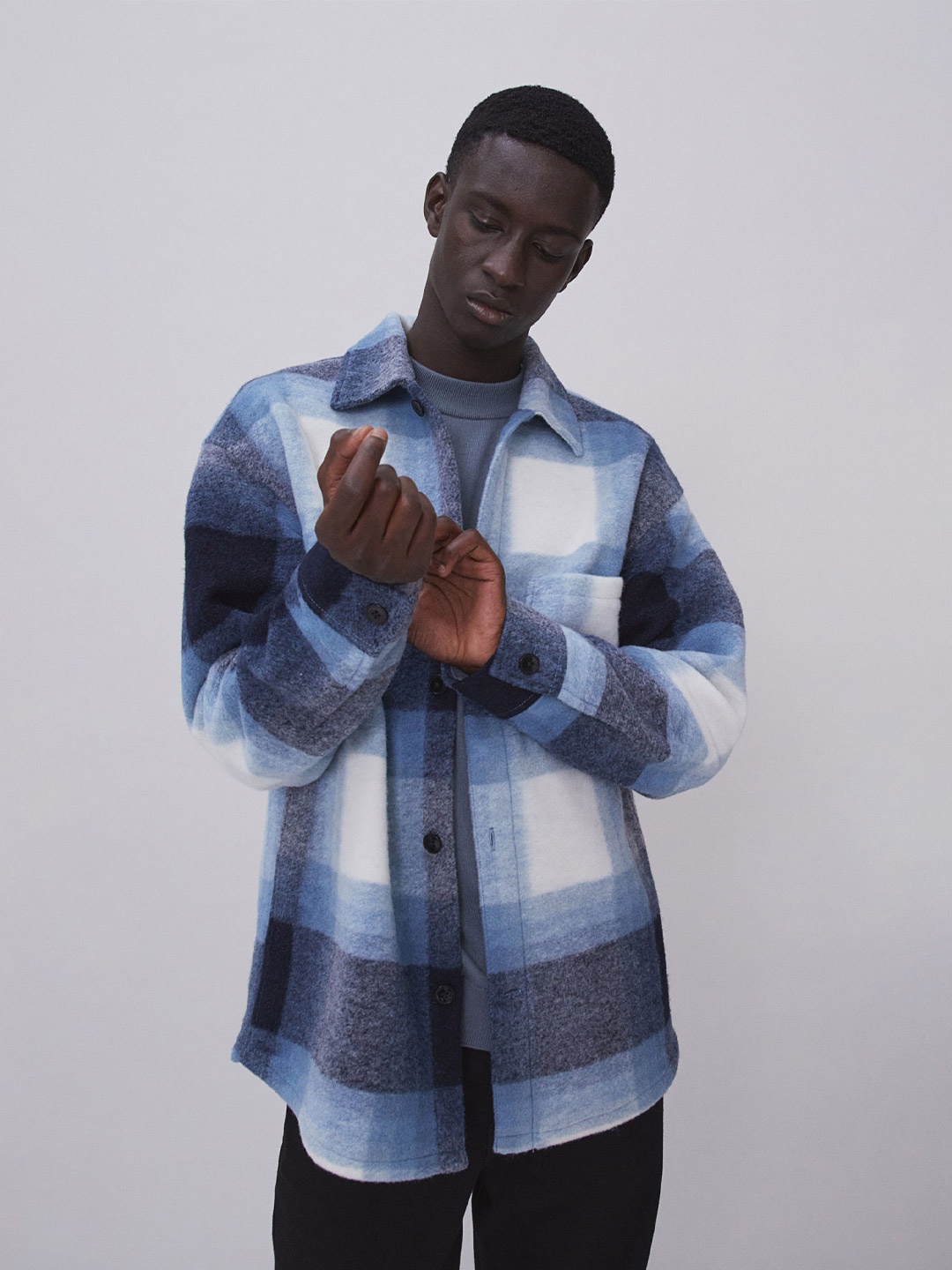 

H&M Men Blue & White Relaxed Fit Overshirt