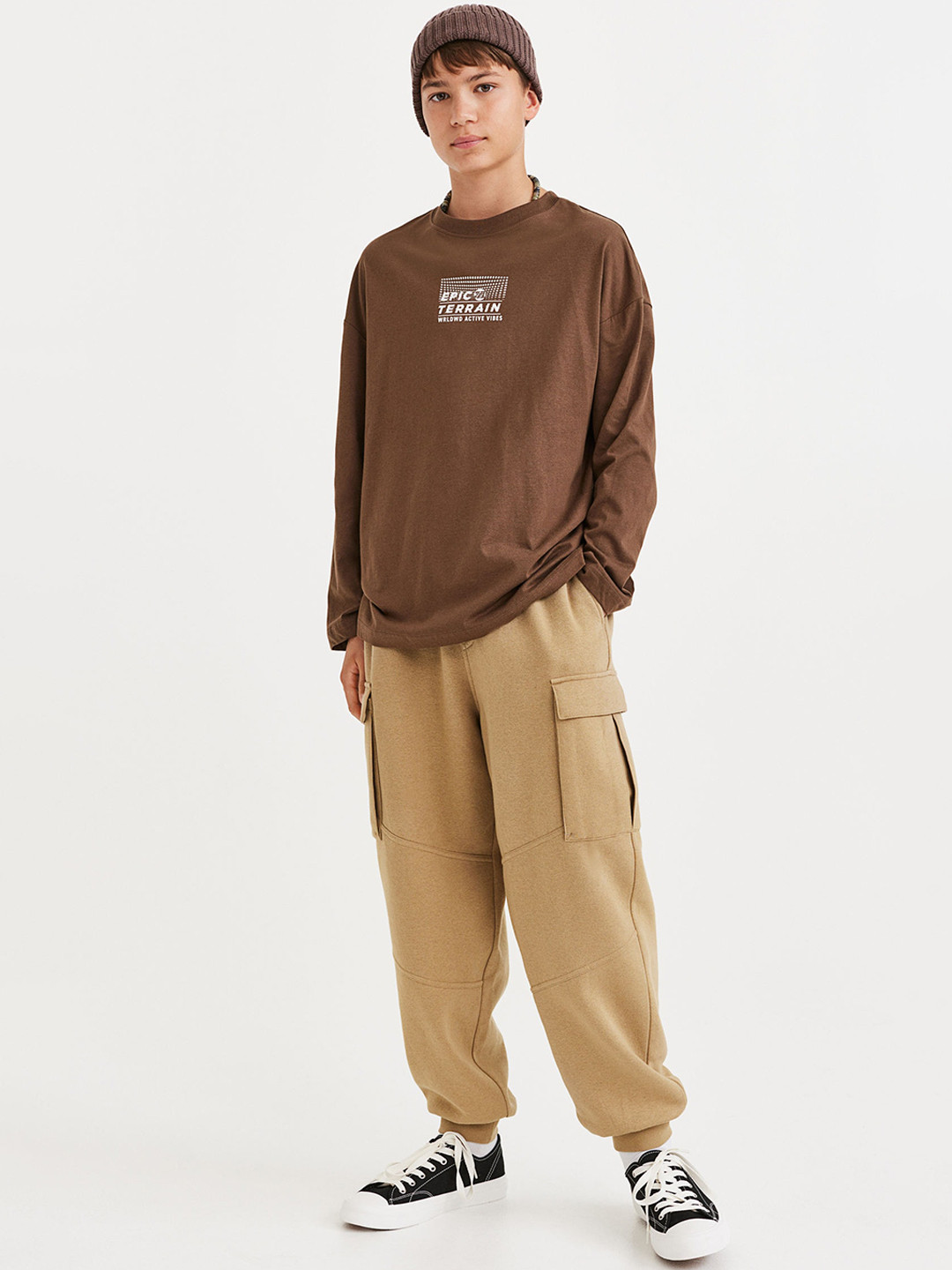 

H&M Boys Solid Cargos Trousers, Beige