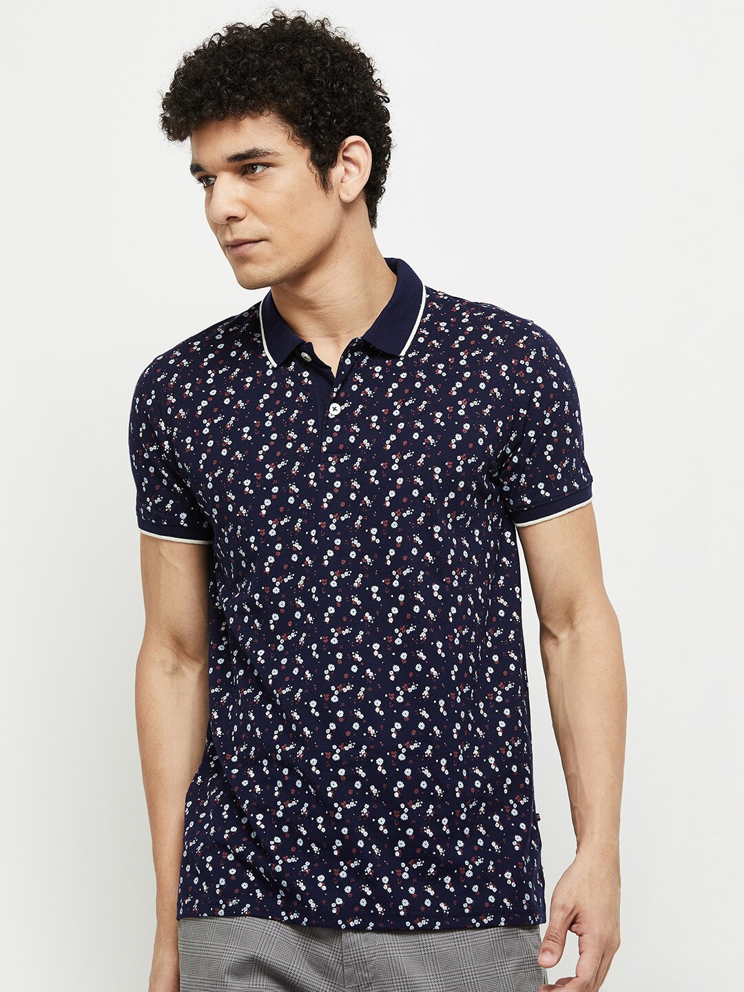 

max Men Blue & White Floral Printed Polo Collar T-shirt