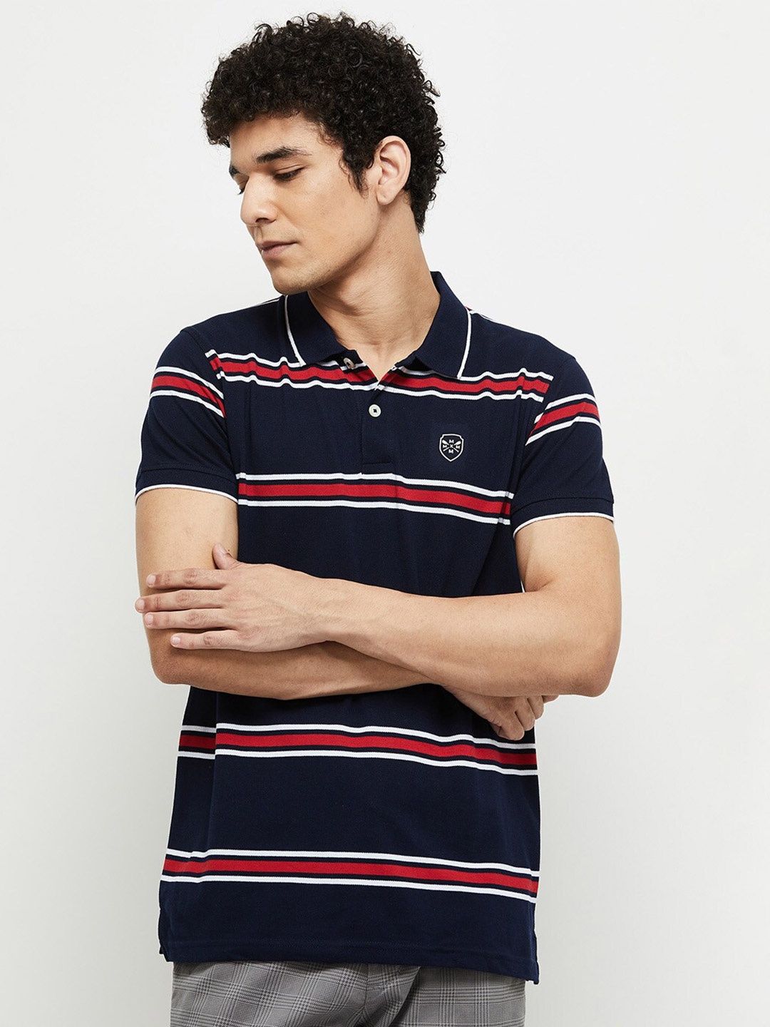 

max Men Blue & Red Striped Polo Collar T-shirt