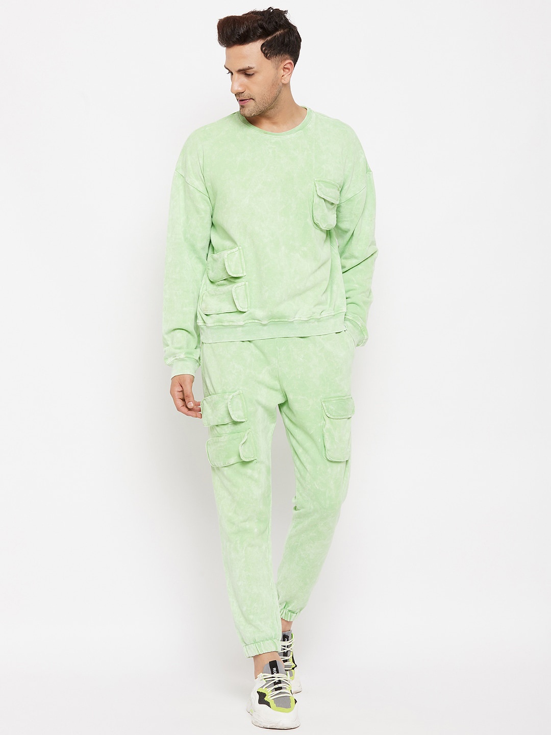 

FUGAZEE Men Green Dyed Relaxed-Fit Pure Cotton Joggers