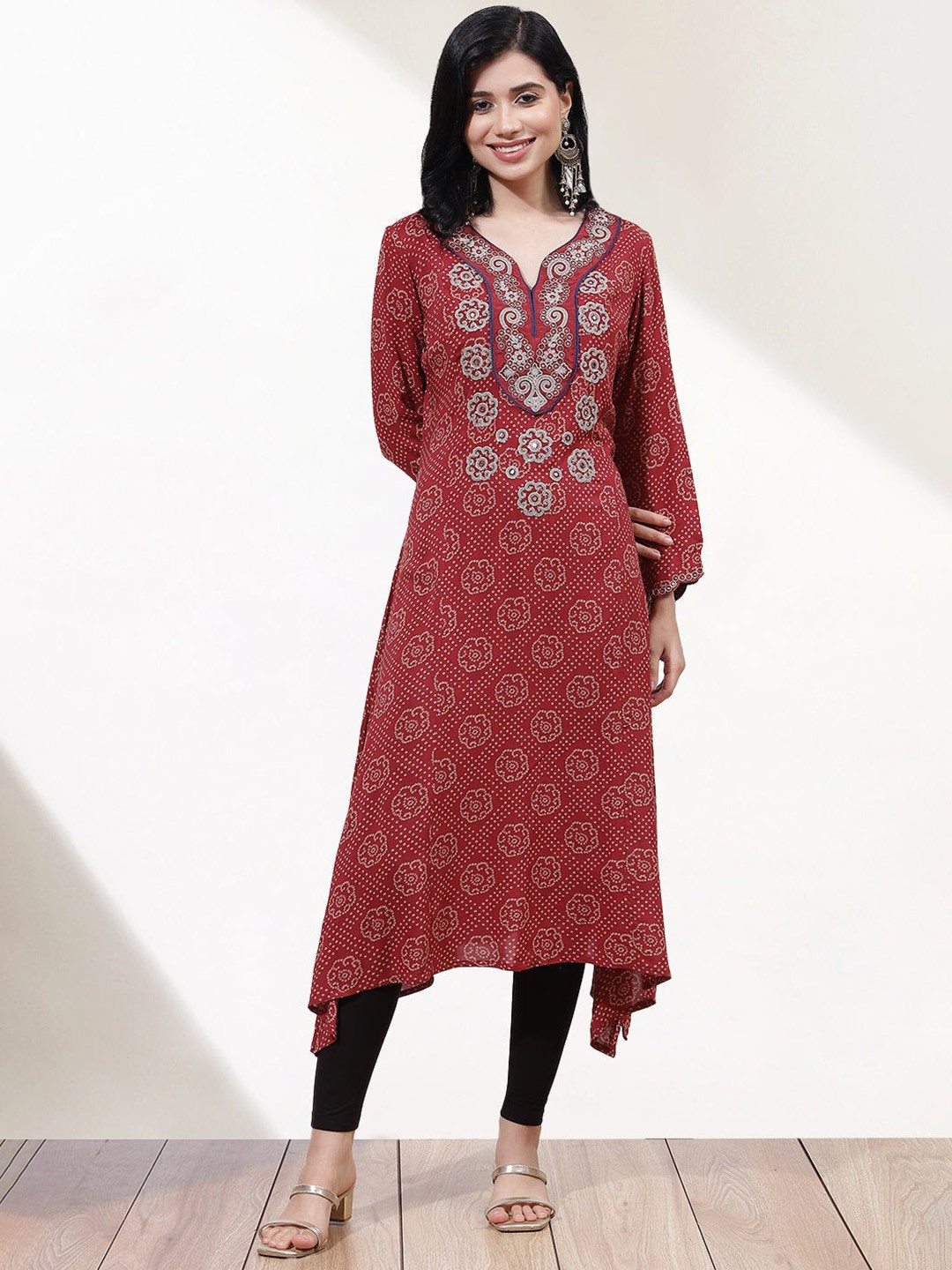 

Lakshita Women Maroon Ethnic Motifs Embroidered Kurta