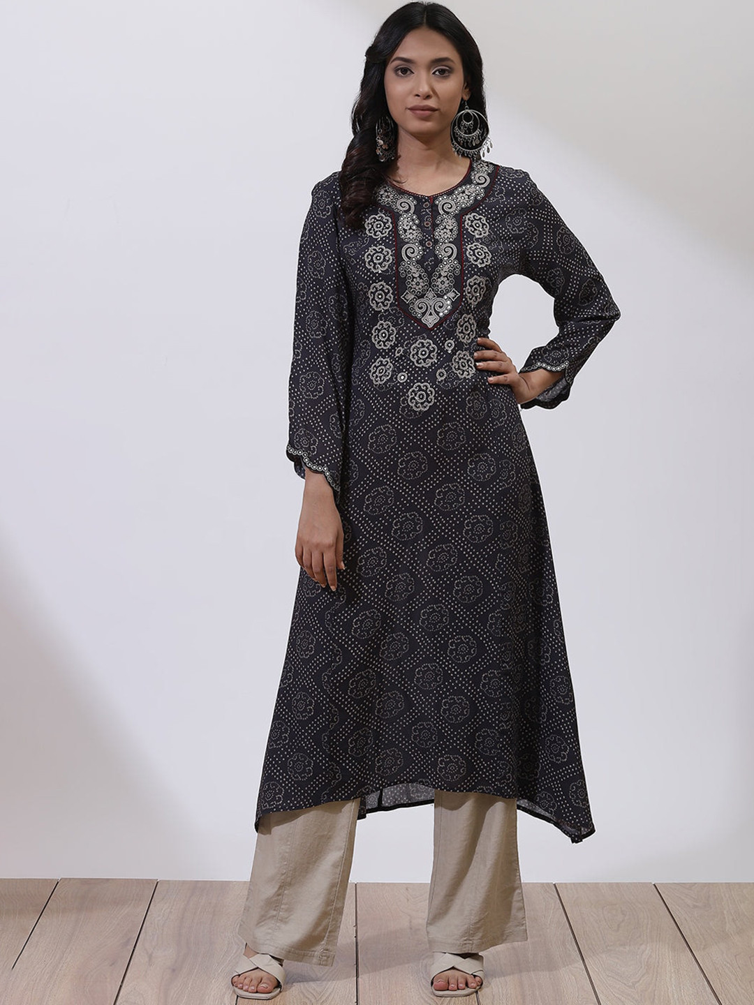 

Lakshita Women Black & White Ethnic Motifs Kurta