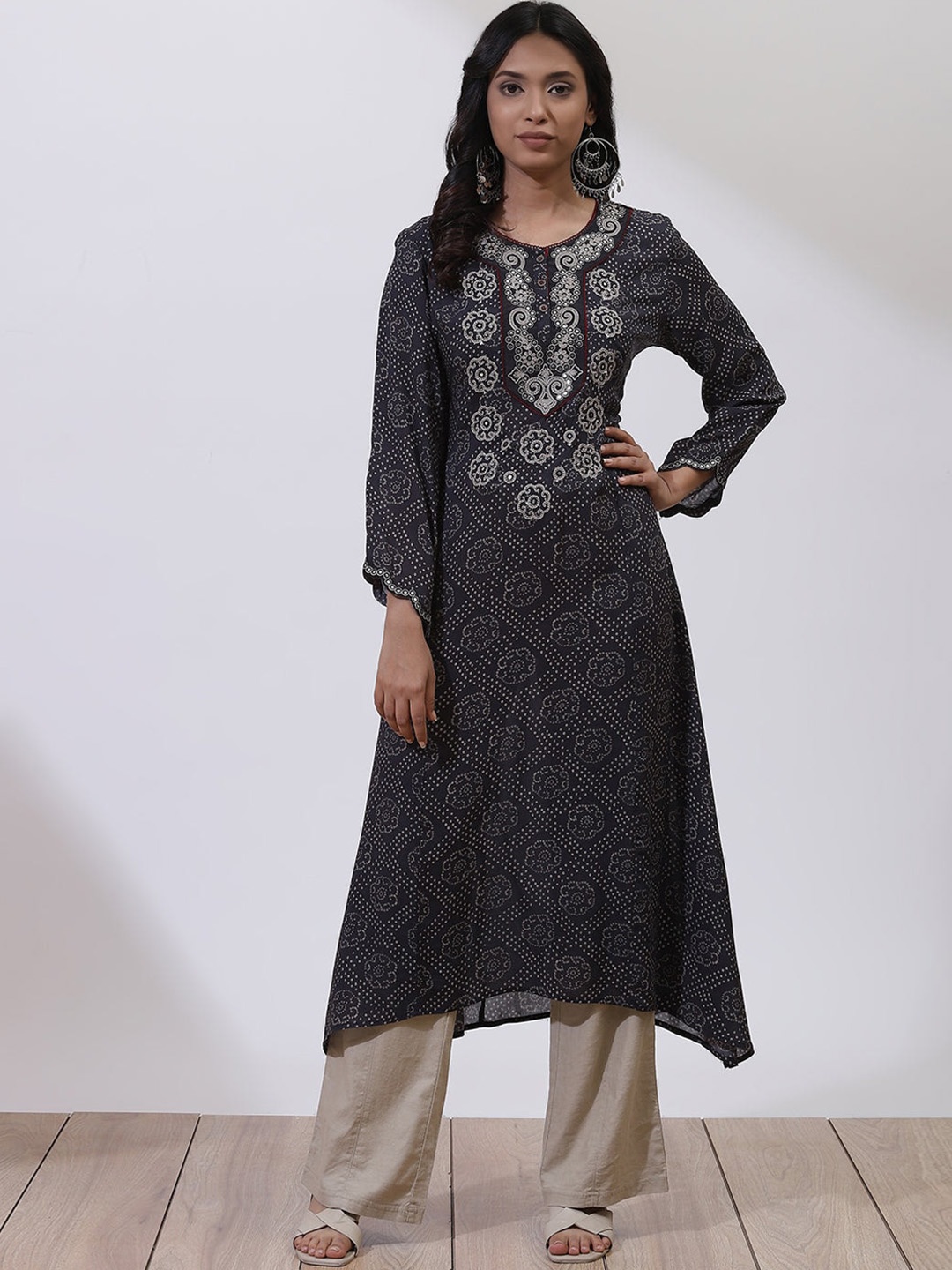 

Lakshita Women Black & White Ethnic Motifs Kurta