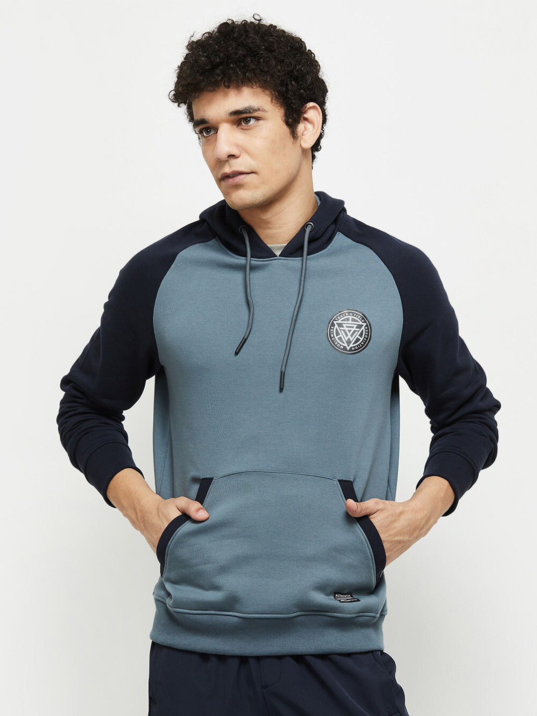 

max Men Grey Colourblocked Sweatshirt