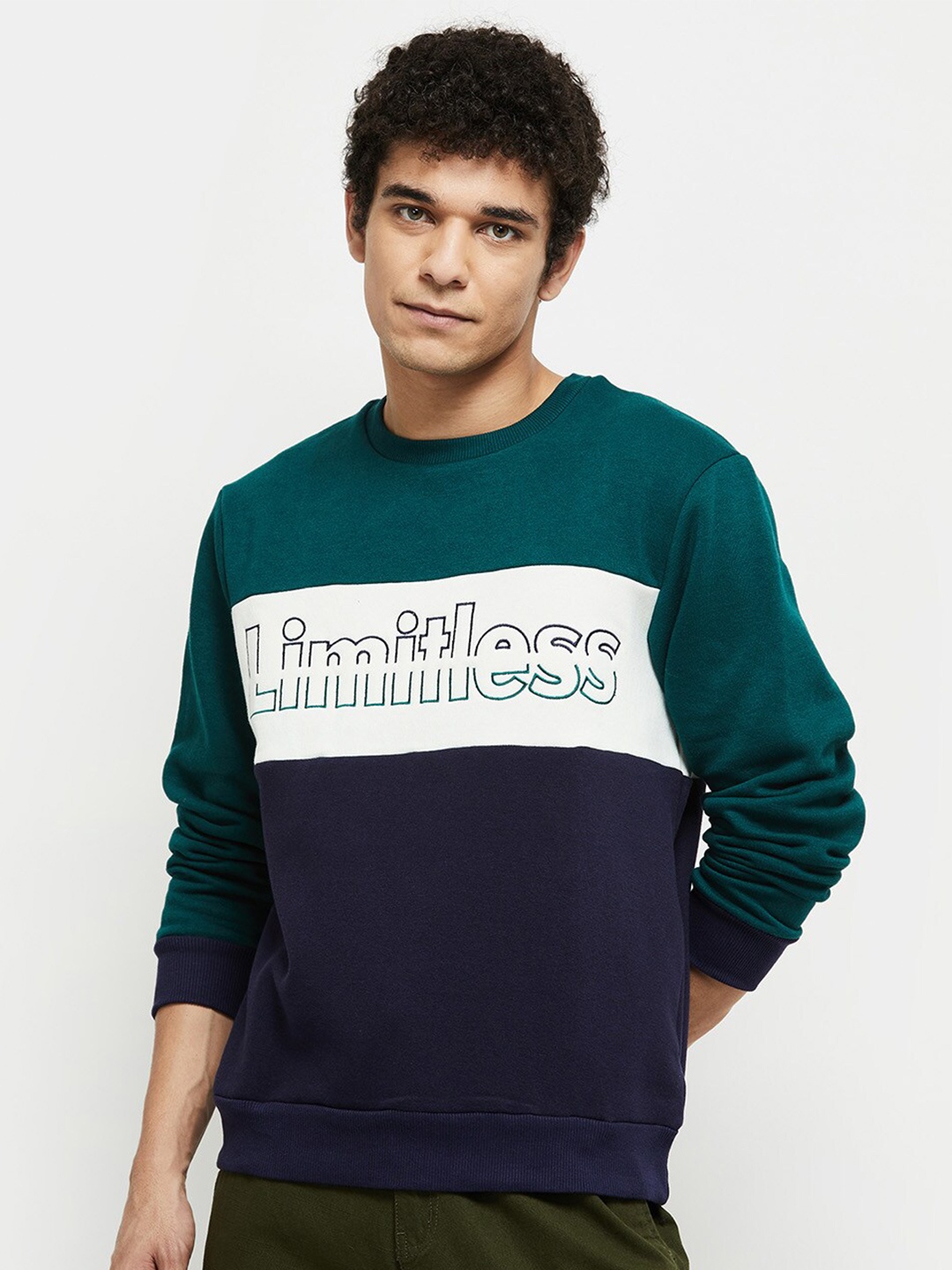 

max Men Green Colourblocked Sweatshirt