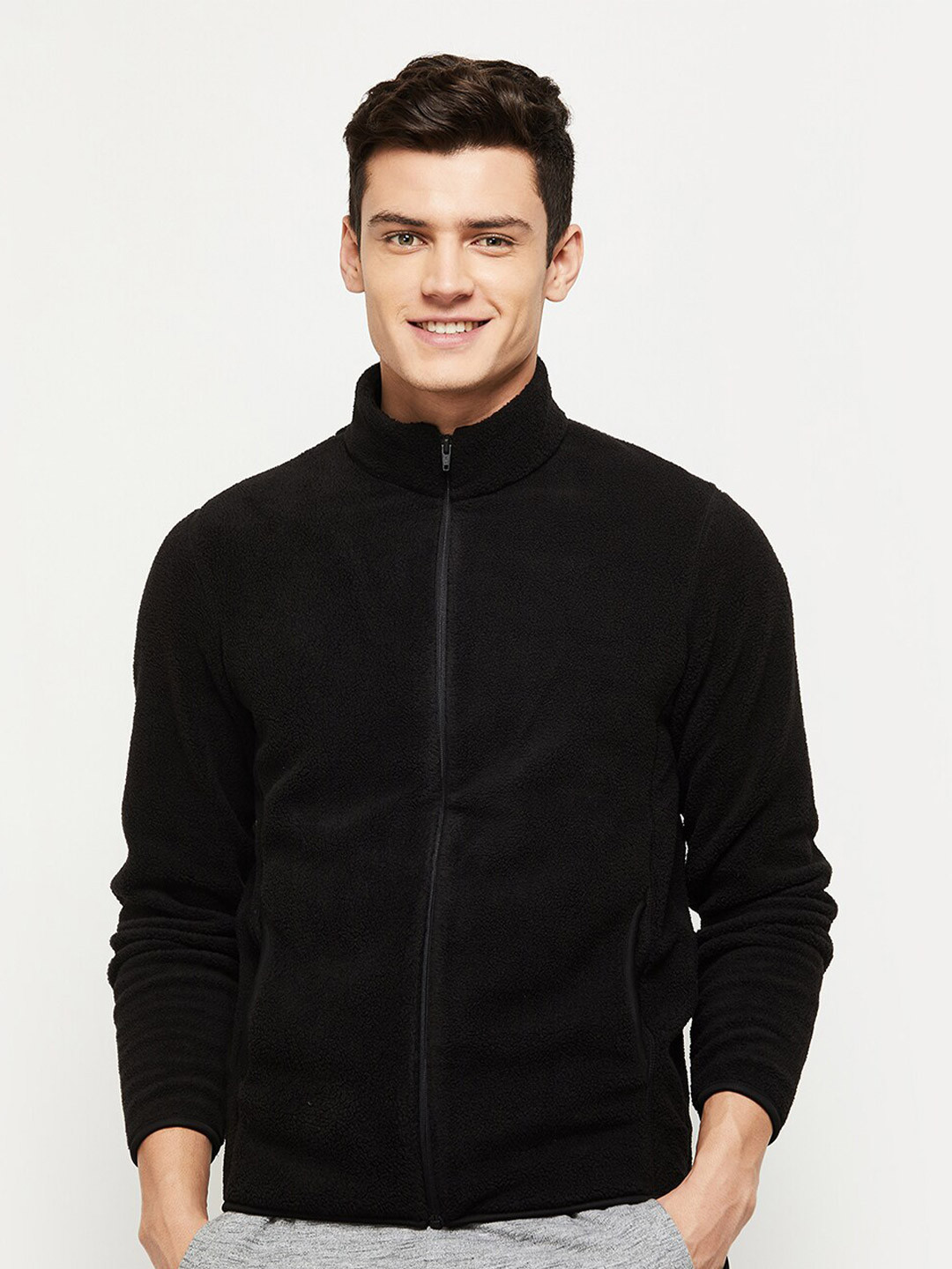 

max Men Black Solid Sweatshirt