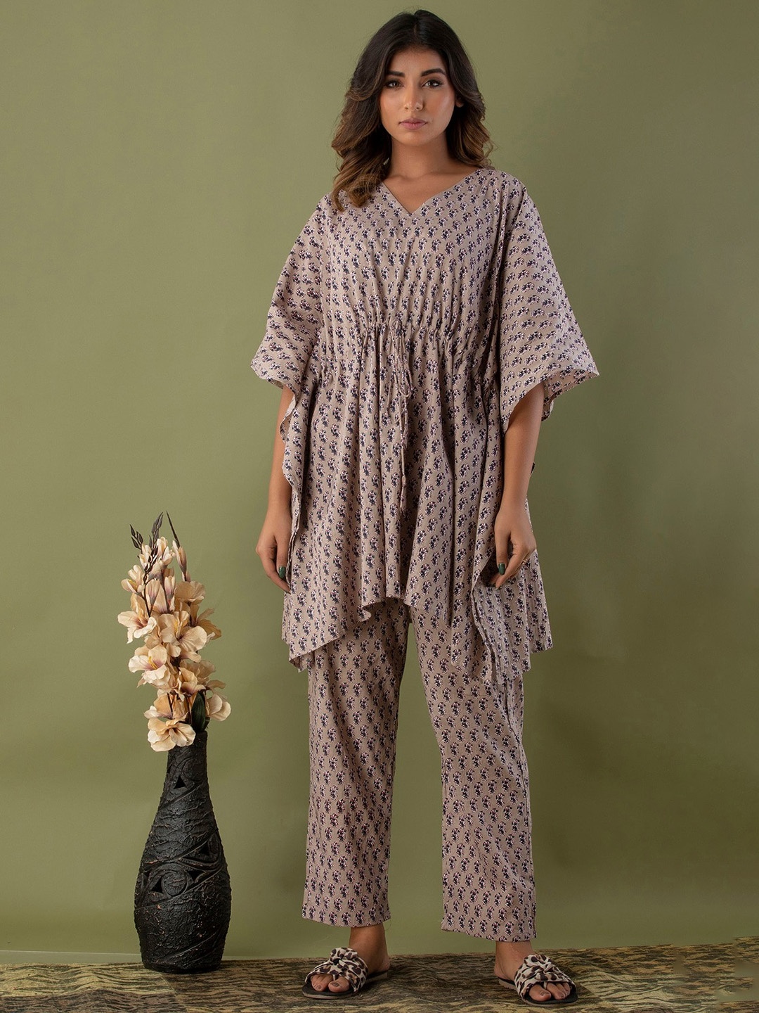 

BARKHA FAB Women Grey Ethnic Motifs Printed Pure Cotton Kurta with Trousers