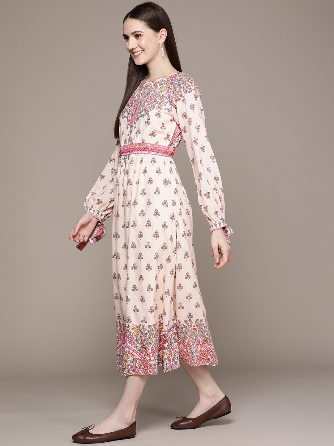

Label Ritu Kumar Off White Ethnic Motifs Keyhole Neck Midi Dress