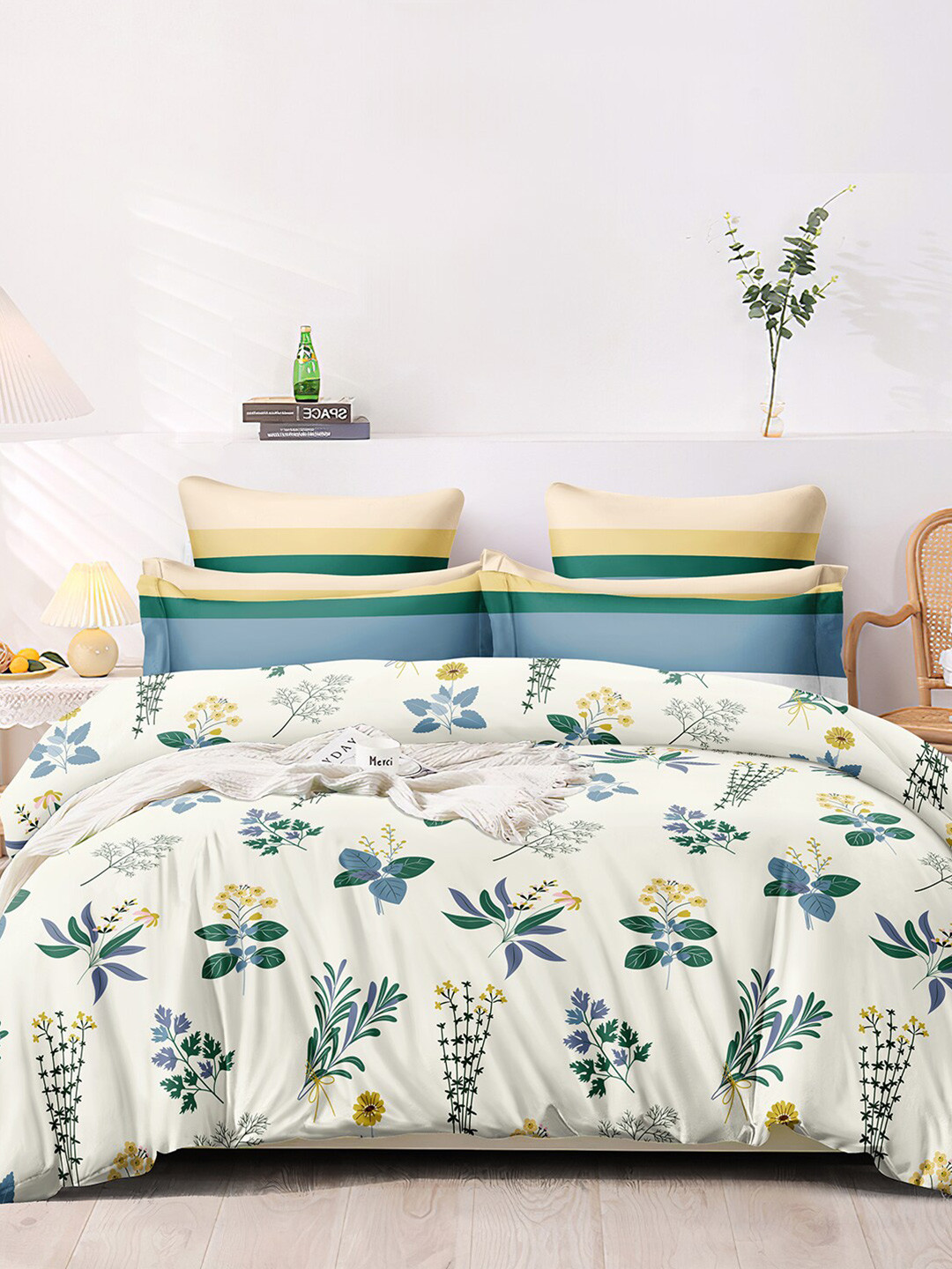

homewards White & Blue Floral Microfiber AC Room 150 GSM Double Bed Comforter