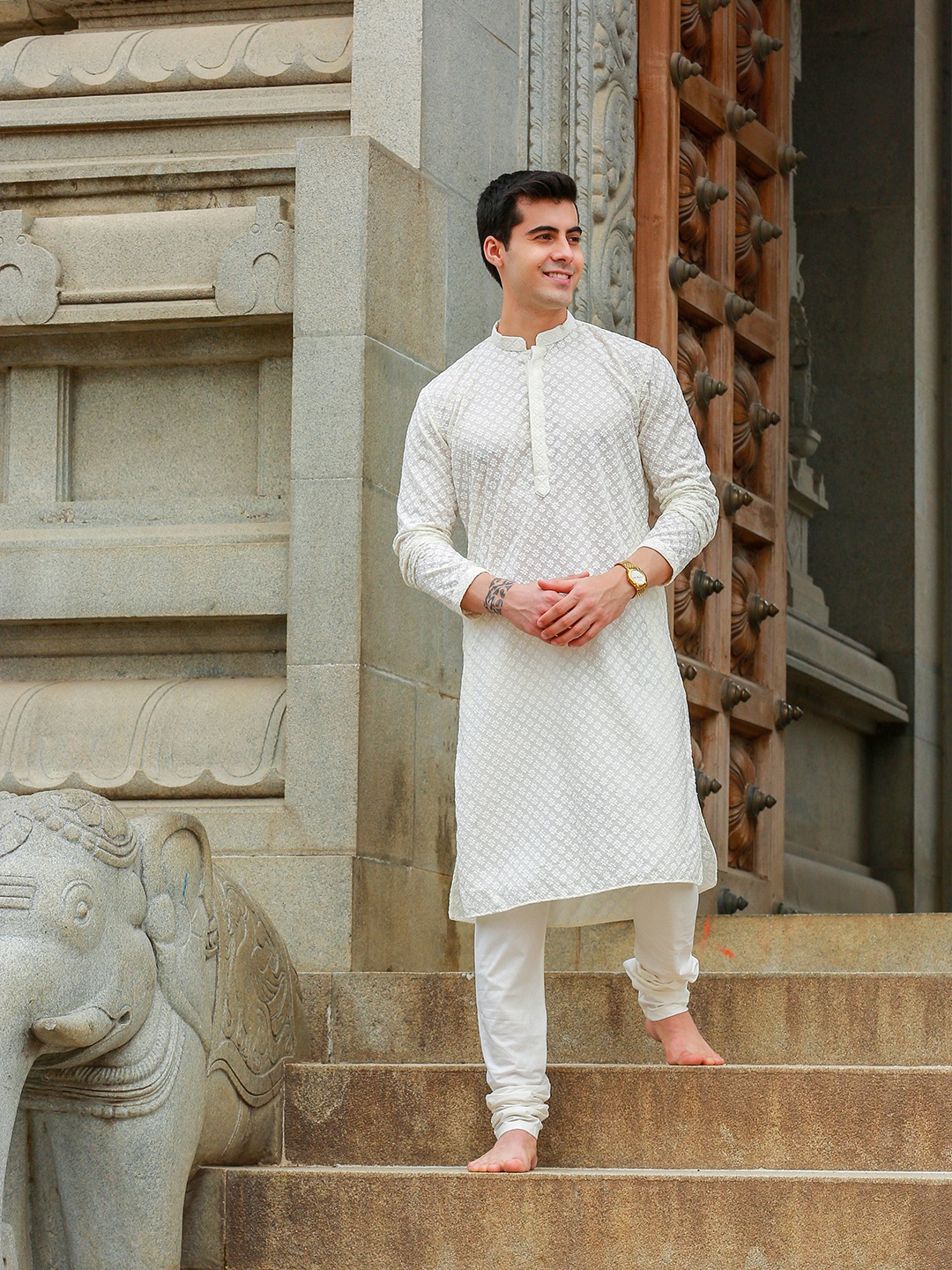 

Sanwara Men Off White Floral Embroidered Chikankari Pure Cotton Kurta with Churidar