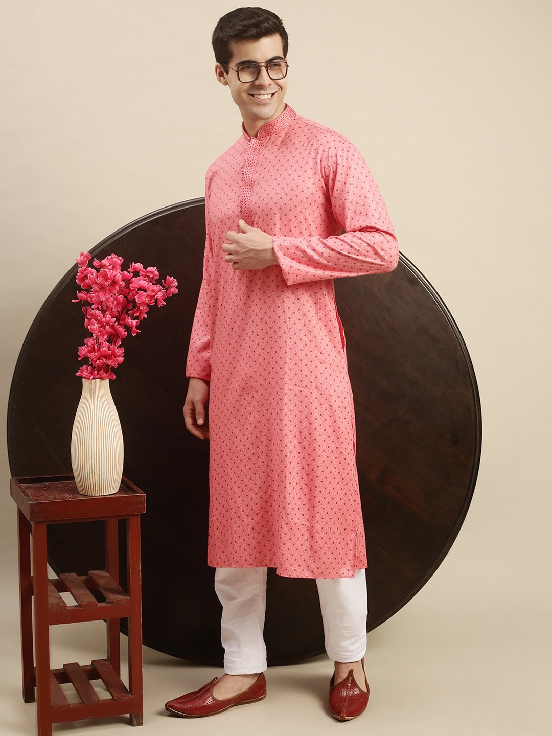 

Sanwara Men Pink Floral Printed Thread Work Pure Cotton Kurta with Pyjamas