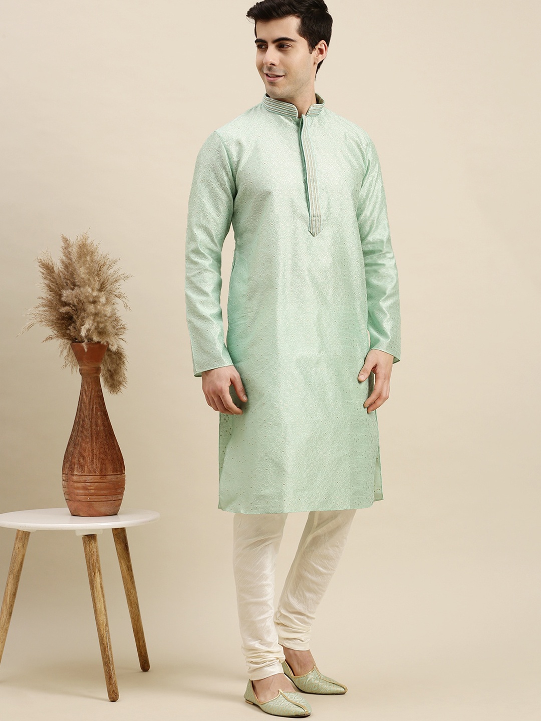 

Sanwara Men Green Thread Work Kurta with Churidar