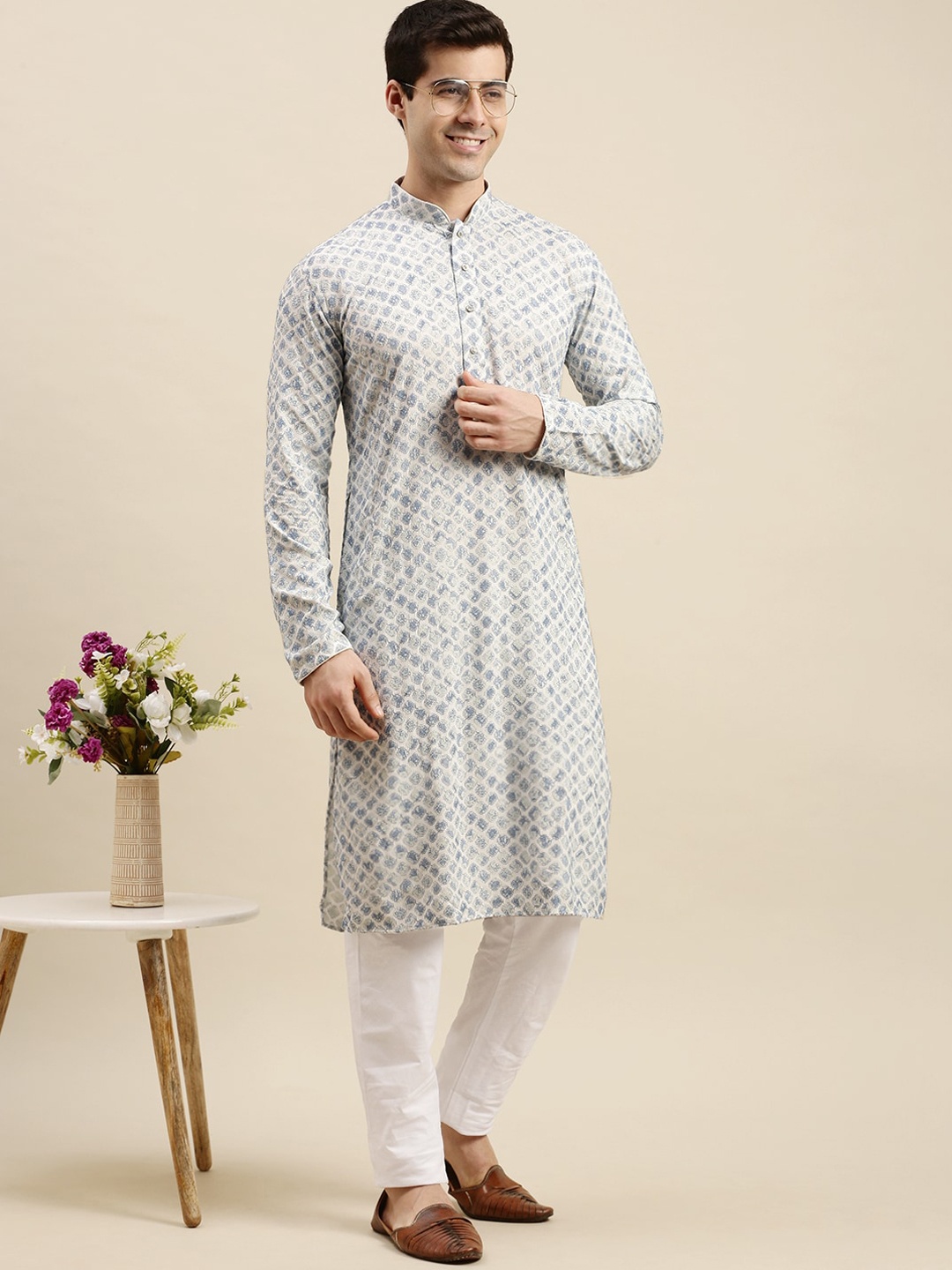 

Sanwara Men Off White Chikankari Pure Cotton Kurta with Pyjamas