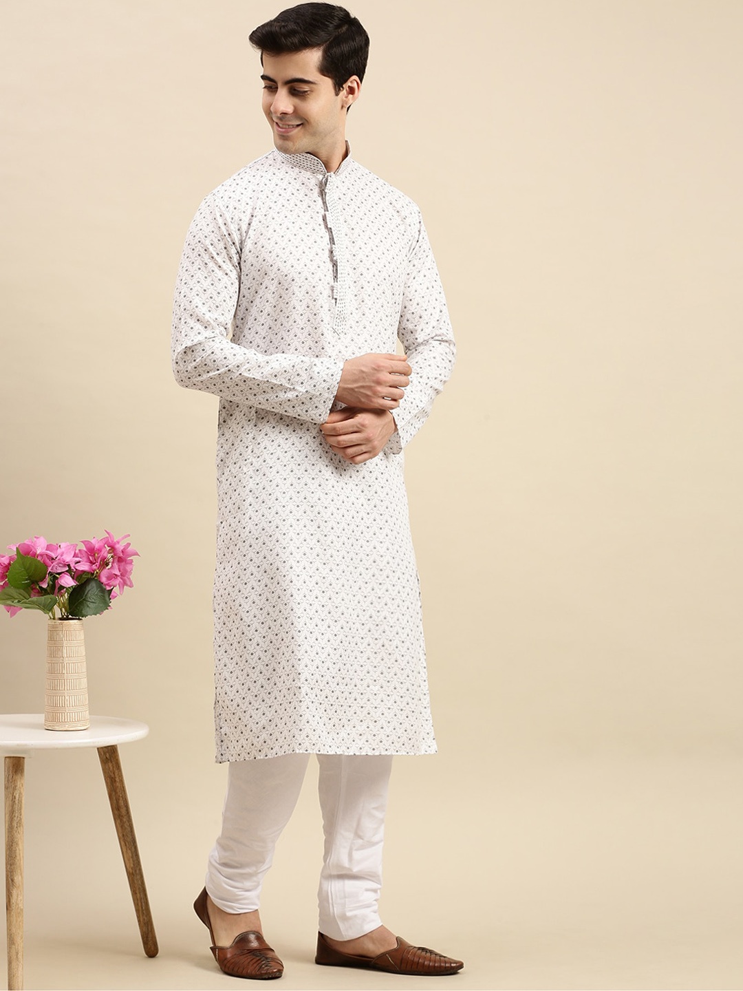 

Sanwara Men White Floral Printed Thread Work Pure Cotton Kurta with Pyjamas
