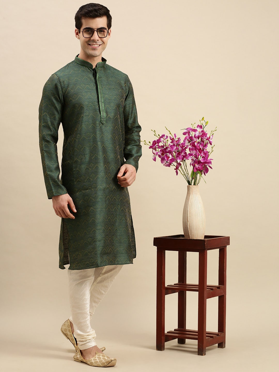 

Sanwara Men Green Kurta with Churidar