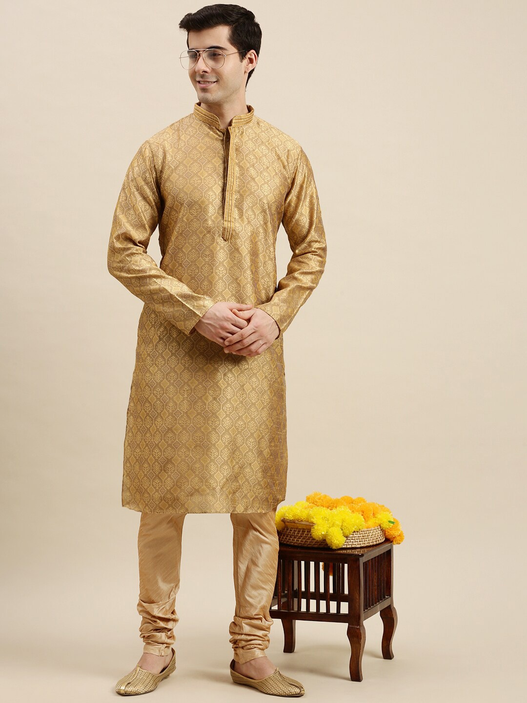 

Sanwara Men Gold-Toned Kurta with Churidar