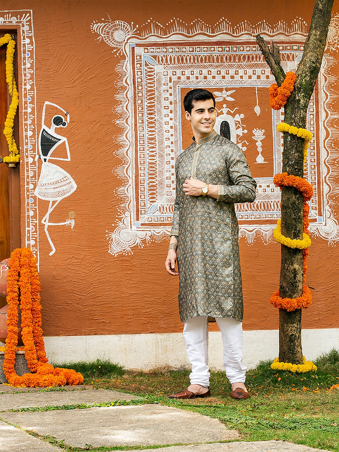 

Sanwara Men Grey Kurta with Pyjamas