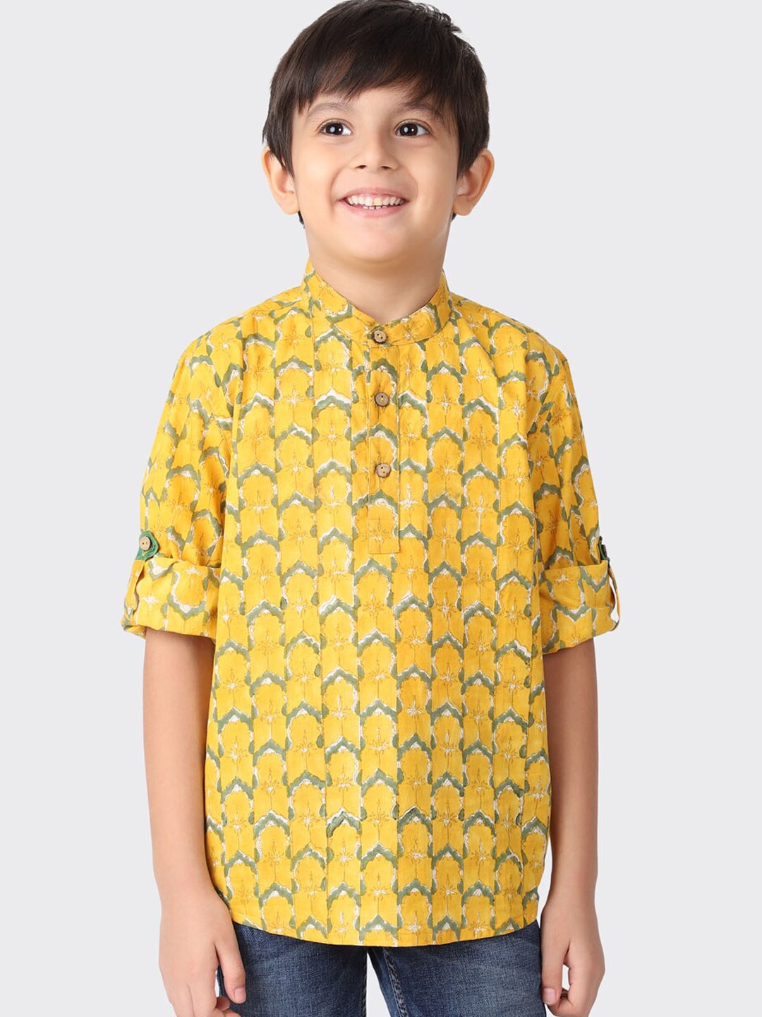 

Fabindia Boys Yellow & Green Ethnic Motifs Printed Cotton Kurta