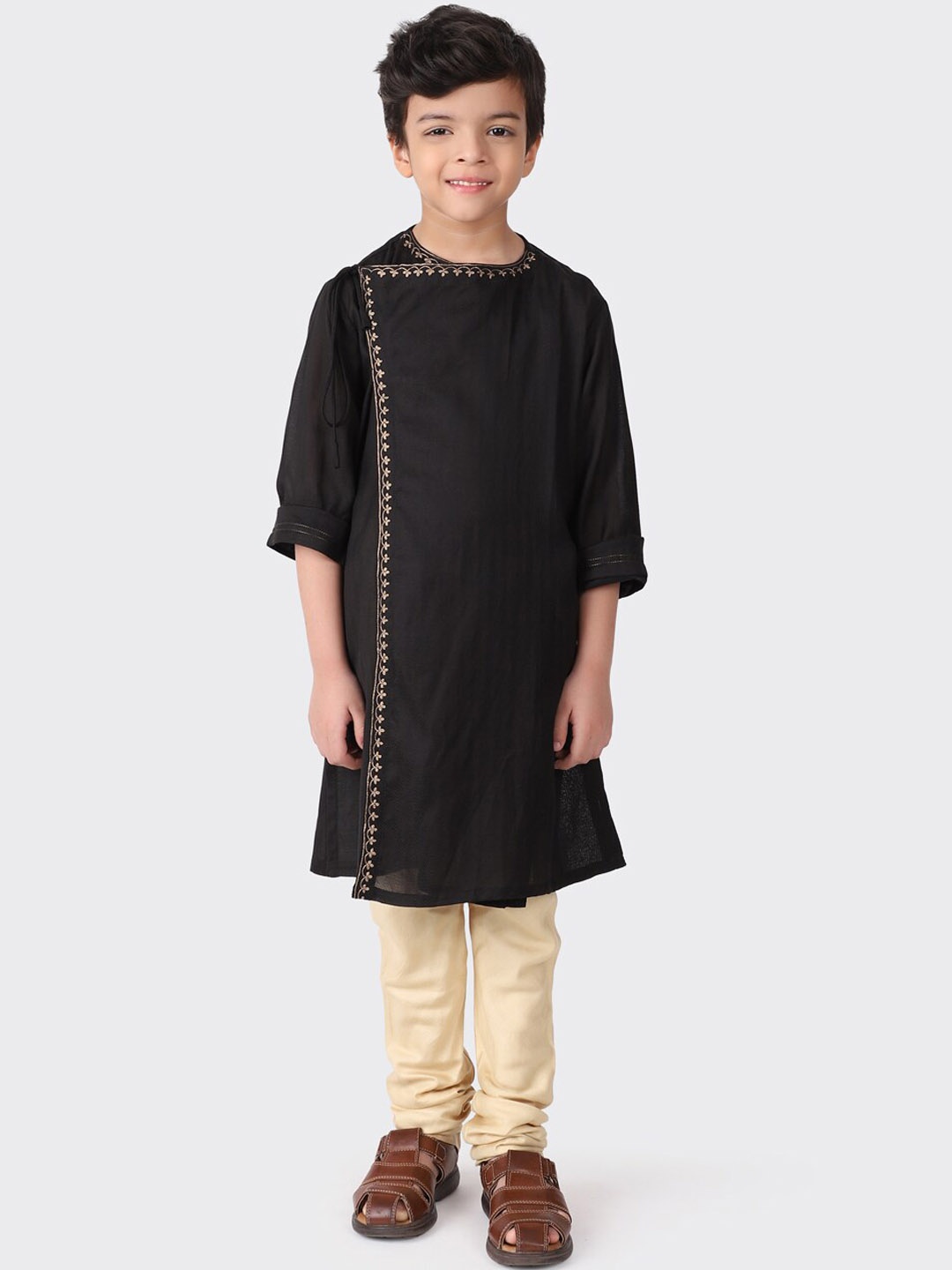 

Fabindia Boys Black & Gold-Toned Embroidered Kurta