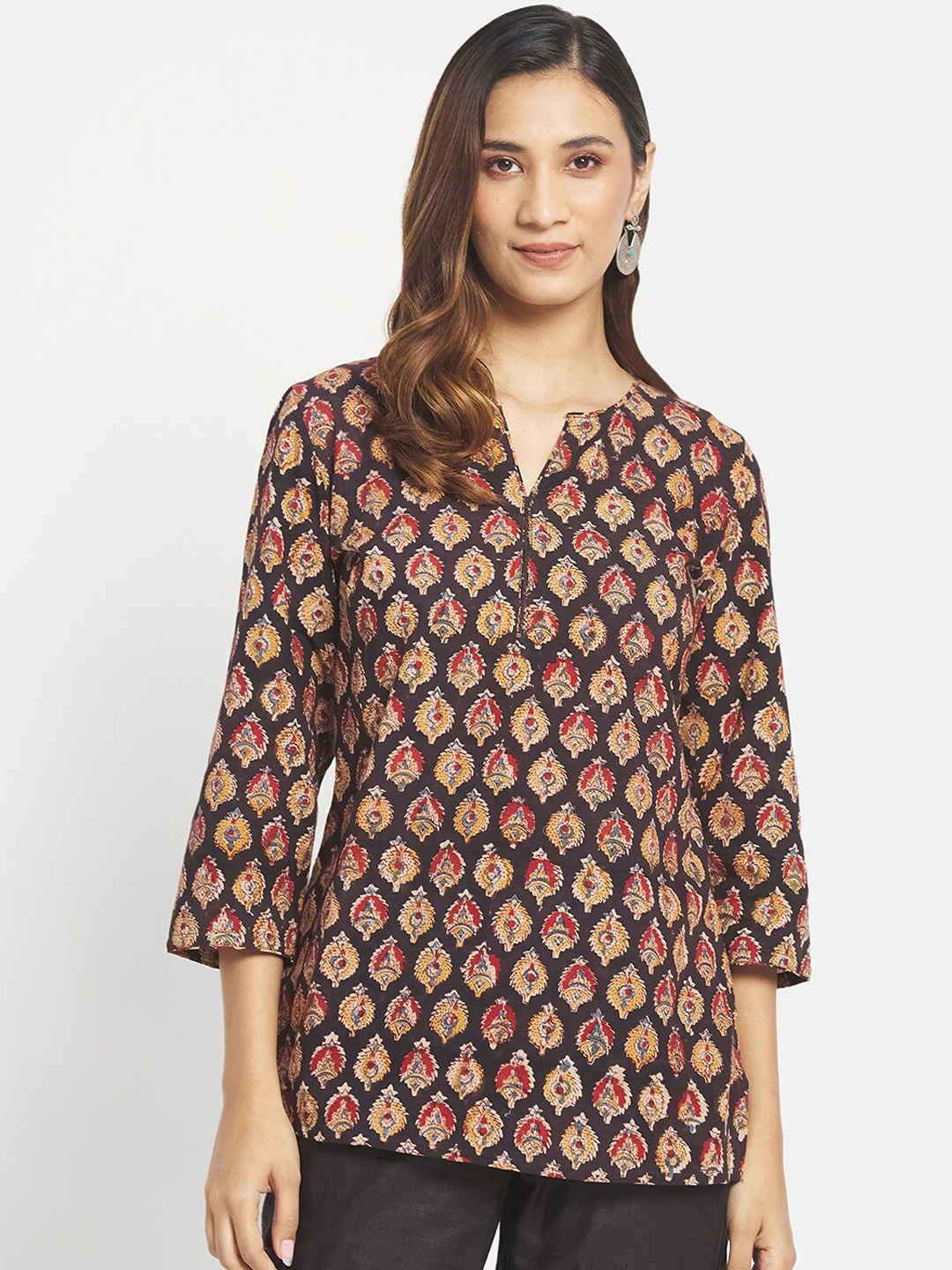 

Fabindia Women Black & Red Kalamkari Printed Cotton Short Kurta