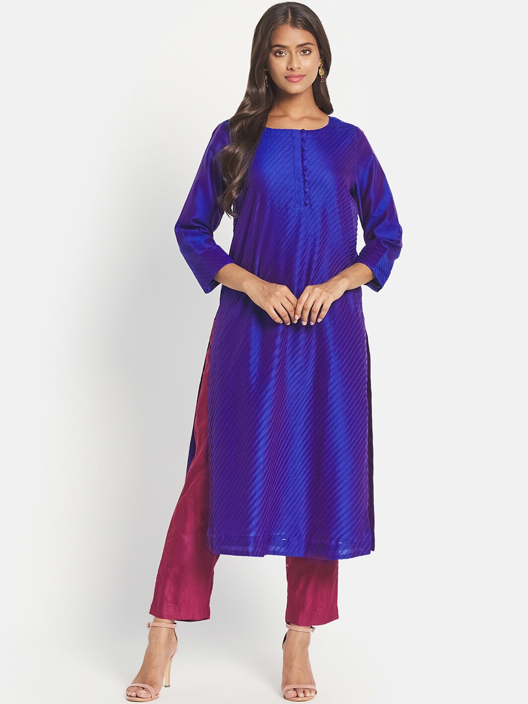 

Fabindia Women Blue Thread Work Long Straight Kurta