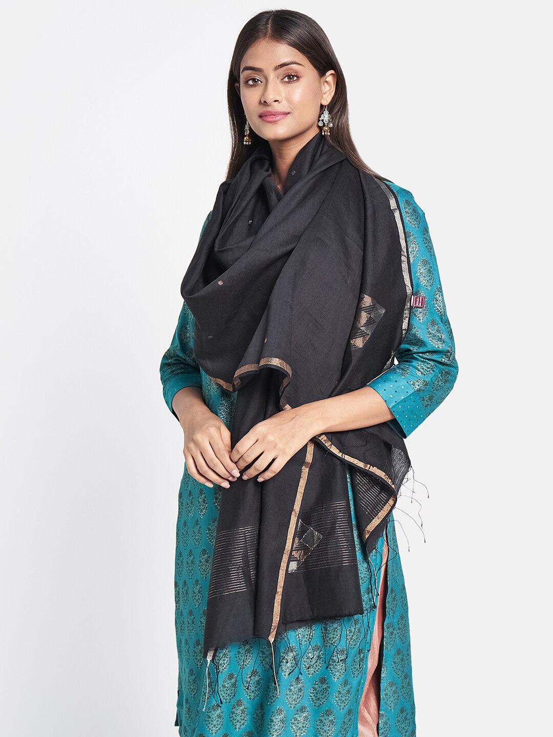 

Fabindia Women Black & Gold-Toned Woven Design Stole