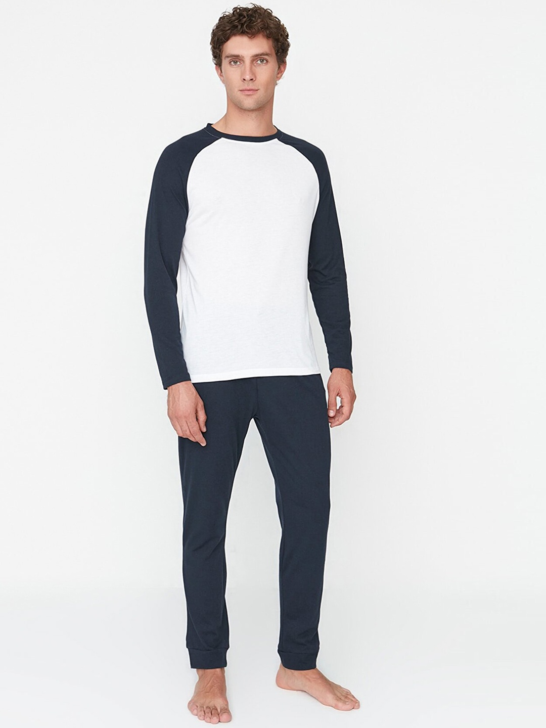 

Trendyol Men Navy Blue & White Colourblocked Night suit