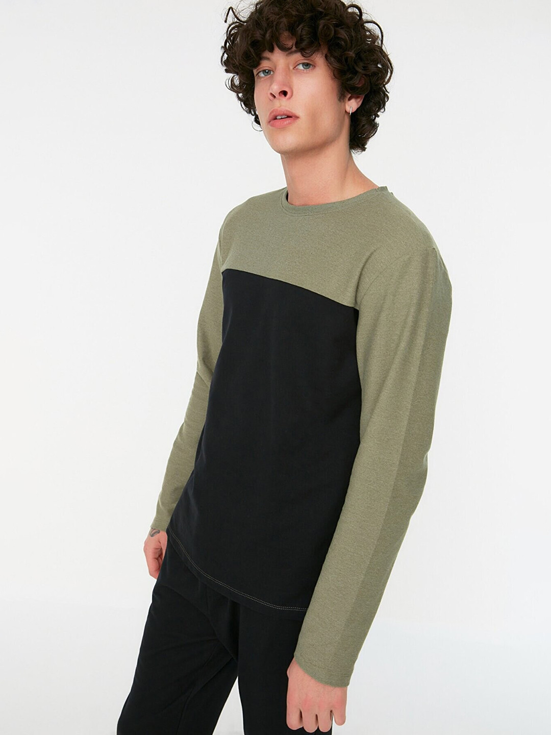 

Trendyol Men Green & Black Colourblocked Night suit