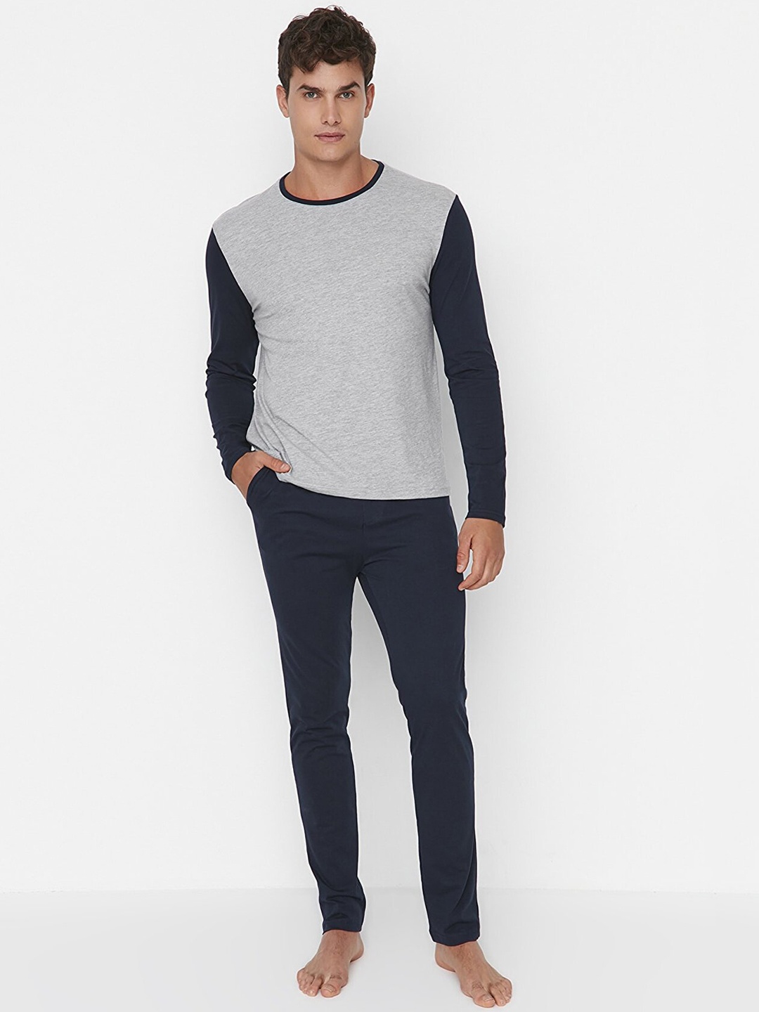 

Trendyol Men Navy Blue & Grey Colourblocked Night suit