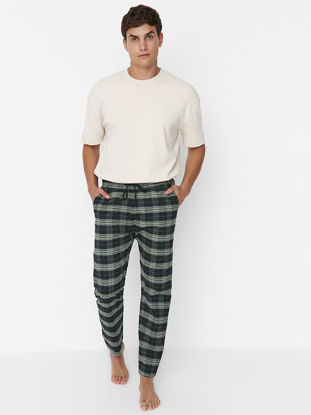

Trendyol Men Green & Off White Checked Nightsuit