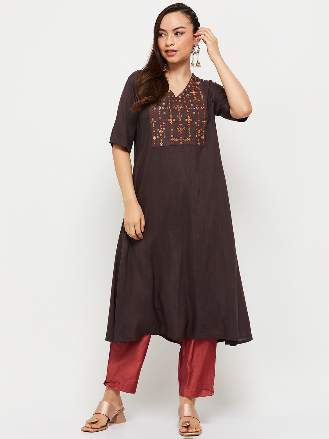 

max Women Grey Geometric Yoke Design Thread Work Kurta