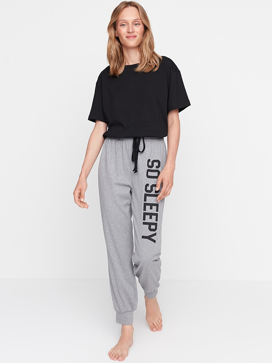 

Trendyol Women Black & Grey Printed Polyester Night suit