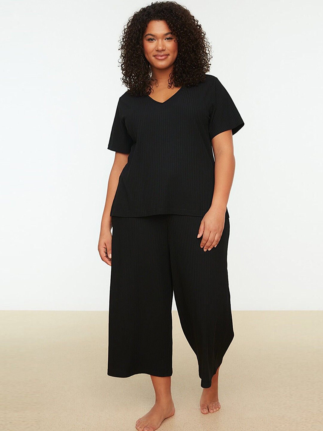 

Trendyol Women Plus Size Black Solid Night suit