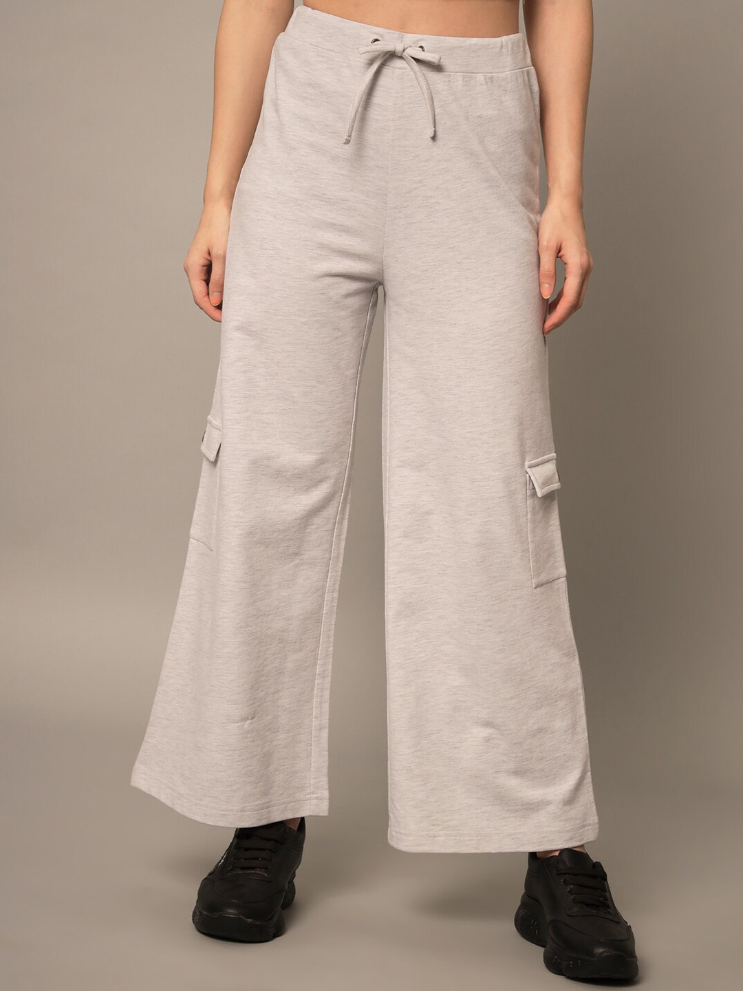 

Yaadleen Women Grey Solid Cotton Track Pants