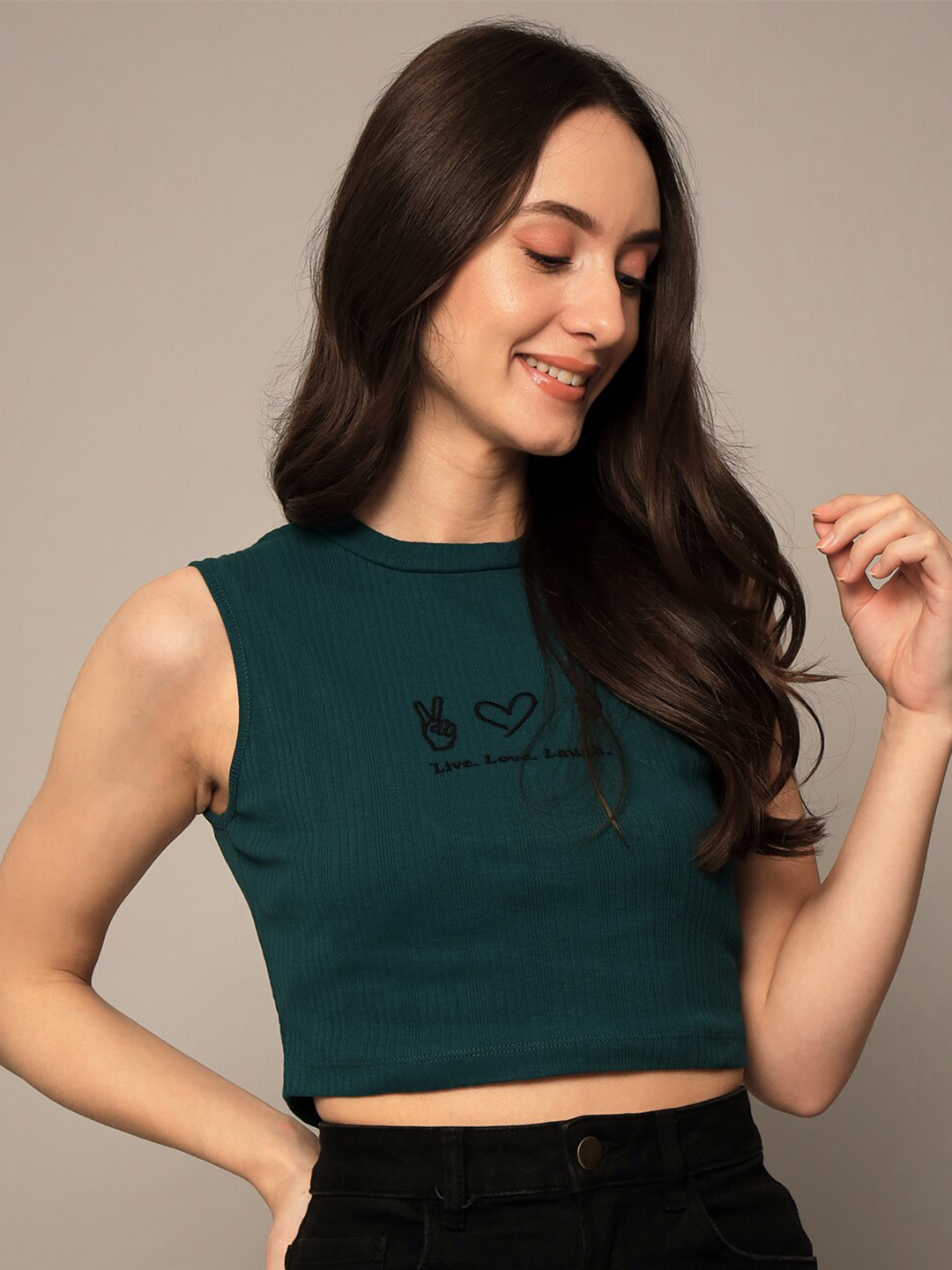

Yaadleen Women Green Embroidered Pure Cotton Crop Top