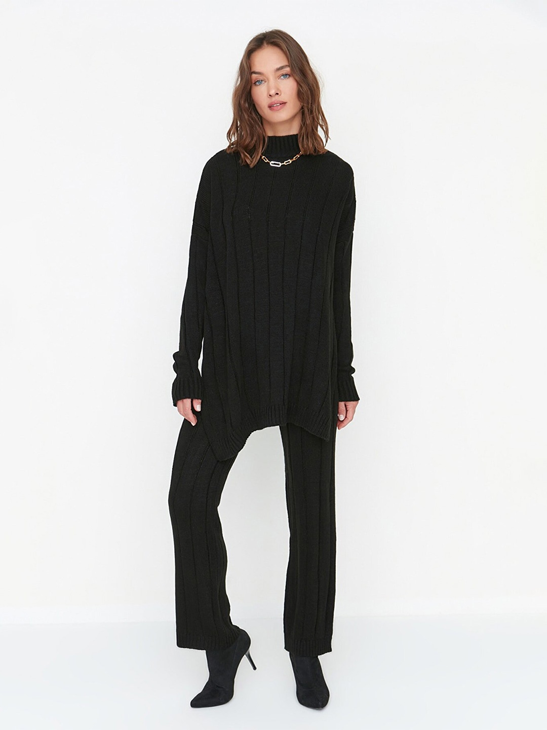 

Trendyol Women Black Solid Acrylic T-shirt with Trousers Co-Ords