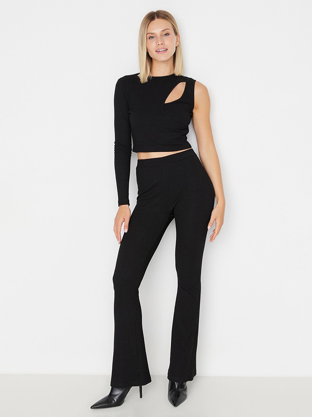 

Trendyol Women Cut-Out Crop Top With Trousers, Black