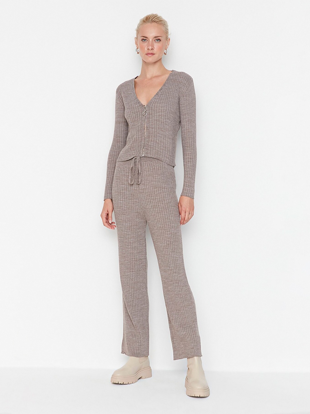 

Trendyol Women Grey Top with Trousers