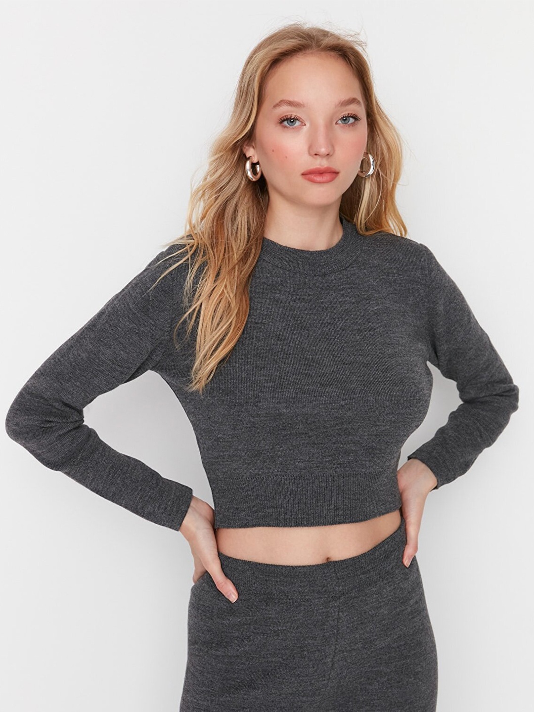 

Trendyol Women Charcoal Crop Acrylic T-shirt with Trouser Set