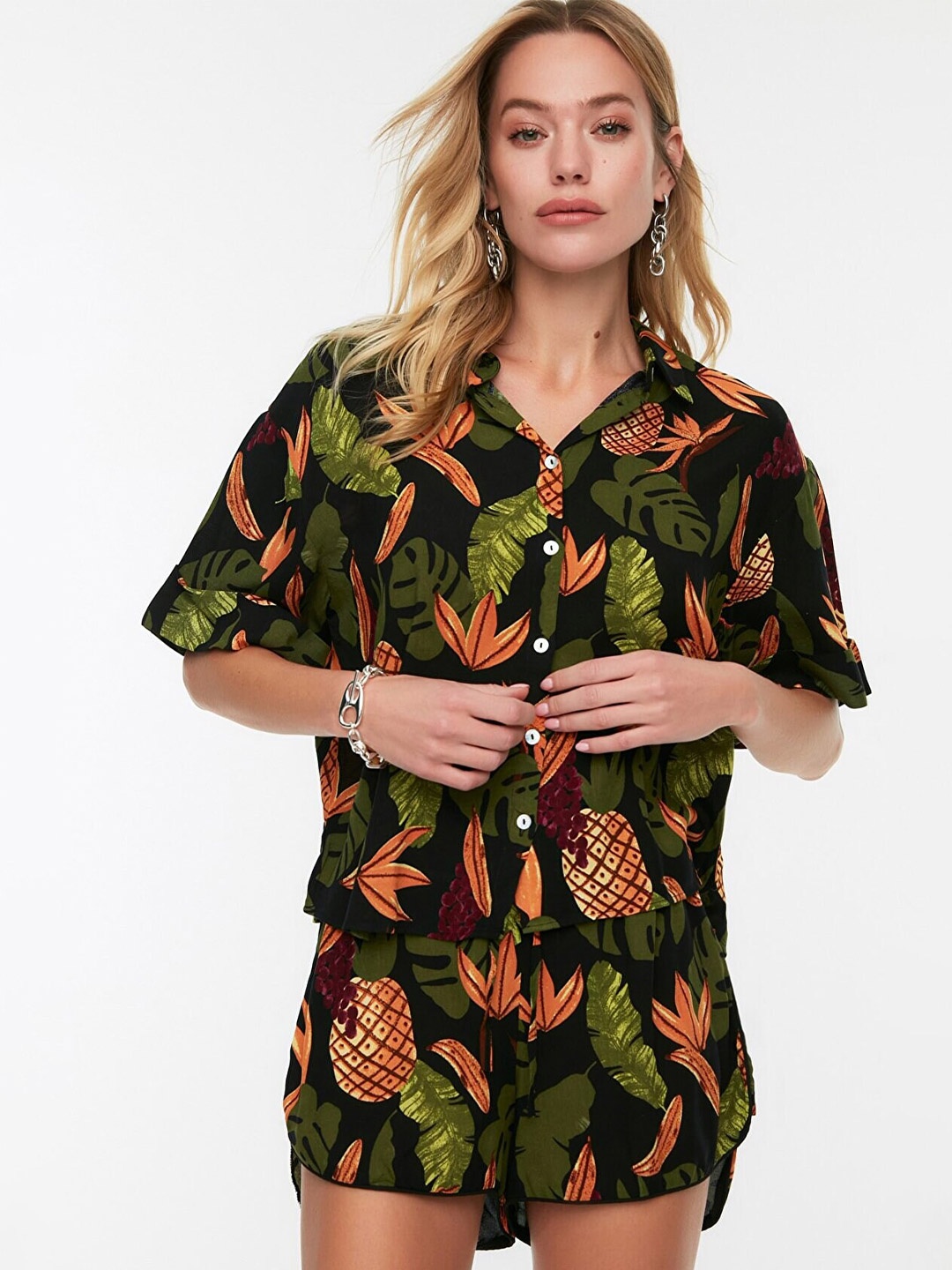 

Trendyol Women Green & Black Printed Shirt with Shorts Co-Ord Set